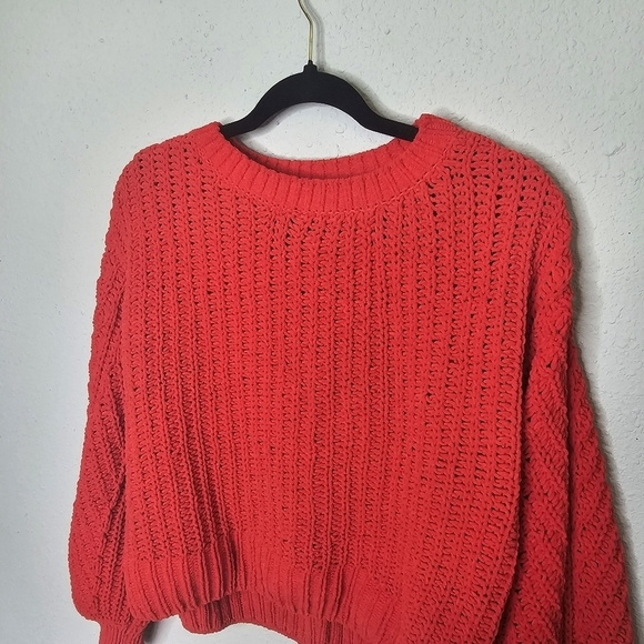 H&M Red Chunky Knit Crop Sweater PLUS Disney Mickey Minnie Tee‎ Shirt Size Small - Picture 9 of 14